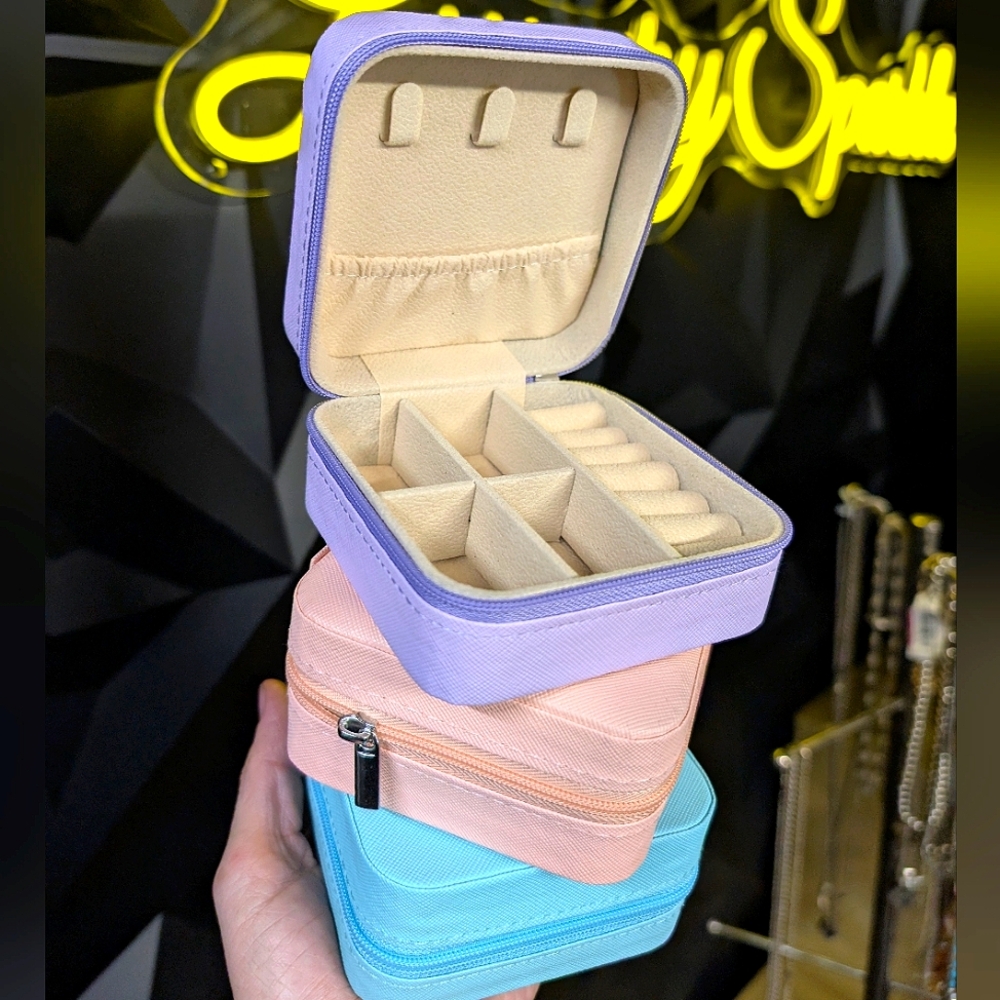 Random Color Travel Jewelry Box Giveaway!